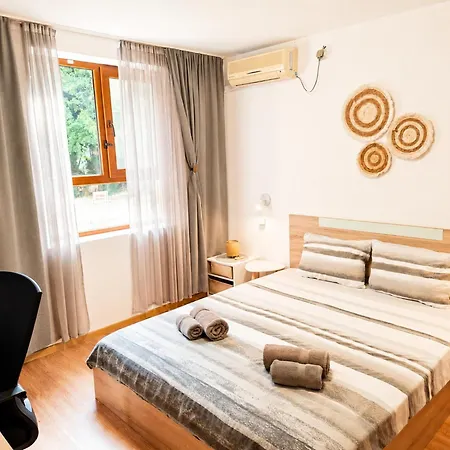 Elegant Nest Apartment Warna